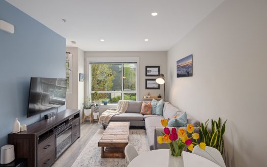 Squamish townhouse in dentville