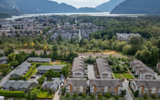 Squamish townhouse 3 bedroom new townhome in Squamish